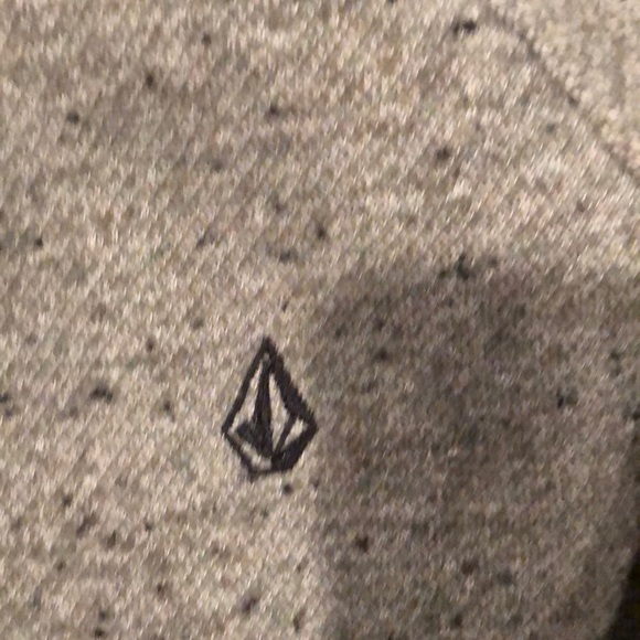 Volcom size medium pull over - Picture 2 of 3